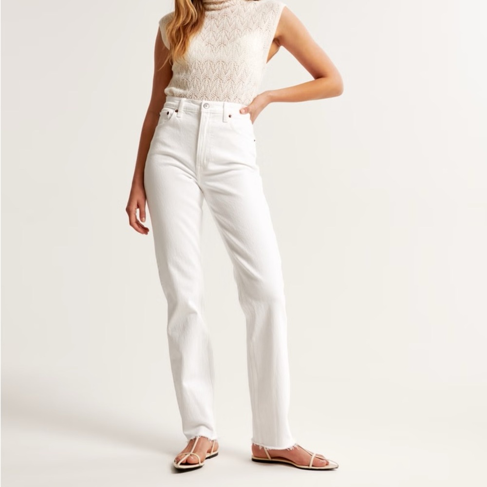 Abercrombie Curve Love Ultra High Rise 90s Straight Jean in Size 26 White